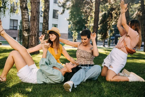 Group Four Women Outdoors Having Good Time Sitting Green Grass —  Fotos de Stock