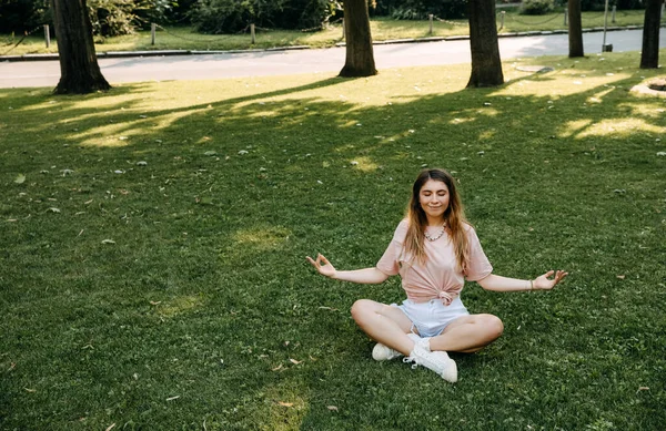 Young Woman Sitting Green Grass Park Yoga Lotus Pose — Foto de Stock