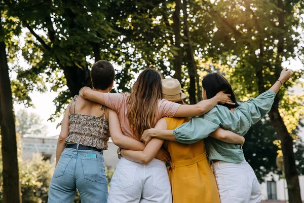 Four Young Teenage Women Friends Park Hugging Together — Stockfoto