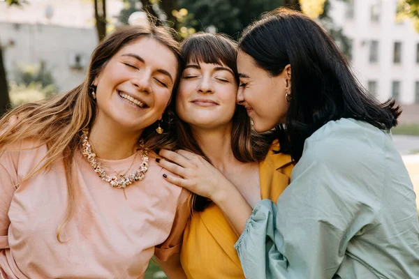 Closeup Portraits Three Young Women Hugging Smiling — Stock fotografie