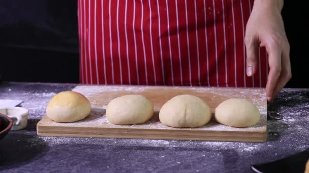 Voorbereiding Het Maken Van Brood — Stockvideo