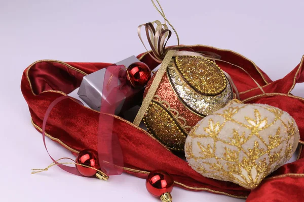 Vintage Christmas Hangings Viktorianische Weihnachtsanhänger Auf Weißem Hintergrund — Stockfoto