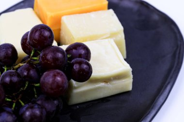 Üzüm ve Çeşitli Peynir, Soğuk Pirzola