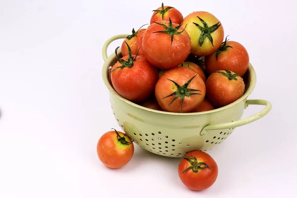 Close Fresh Organic Tomatoes Bucketfresh Tomatoes Green Bucket White Background — Stock Photo, Image