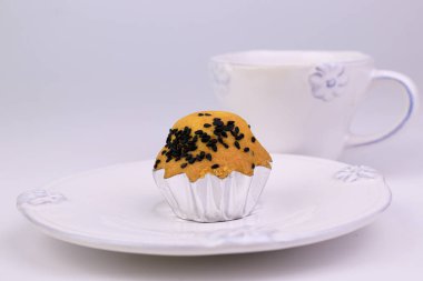 Beyaz Arkaplanda Madeleine Pastası