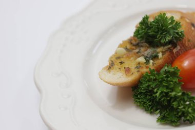 Sarımsaklı ekmek, baget, Fransız ekmeği, üstüne sarımsaklı tereyağı ve barış görüşmesi.