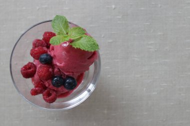 Karışık meyveli şerbeti kapat