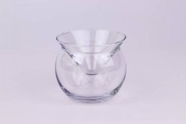 Kokteylleri ve diğer içecekleri sulandırmadan soğutmak için tasarlanmış bir martini soğutma seti.. 