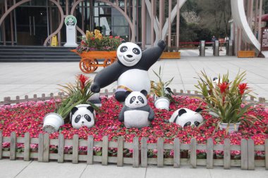 Manzara Panda Cenneti 'nin girişinde, Dujiangyan, Çin