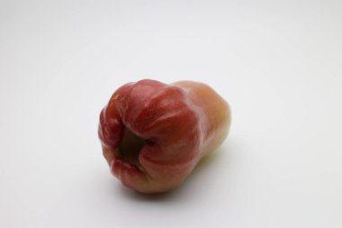 Gül Elması, ayrıca Wax Apple, Water Apple veya Bell Fruit olarak da bilinir (bilimsel adları Syzygium samarangense, Syzygium aqueum veya Syzygium jambos 'dur.). 