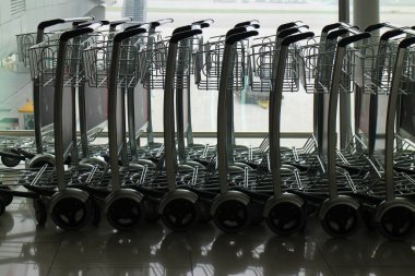 Havaalanı bagaj vagonları, bagaj vagonları ya da bagaj arabaları olarak da bilinir.. 