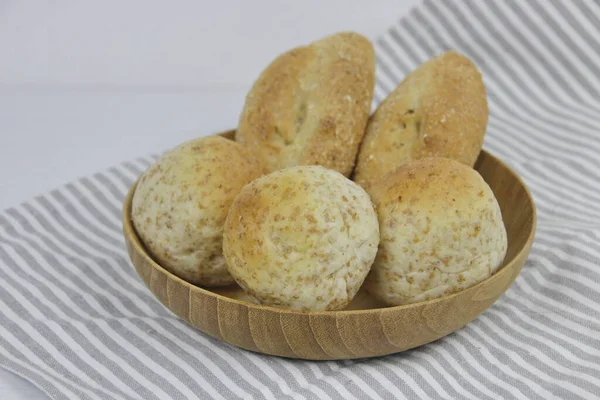 Fechar Pães Uma Bandeja Madeira Baguette Pão — Fotografia de Stock