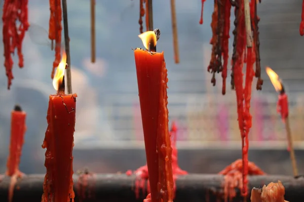 Dua Etmek Için Çin Kırmızı Mumunu Kapat — Stok fotoğraf