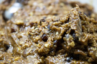 Pişirmeden önce meyveli kurabiyelerin karışımı