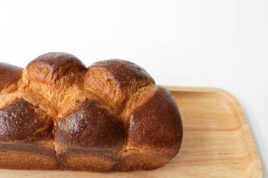 Beyaz Arkaplanda Brioche Ekmeğini Kapat