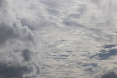 Yağmur mevsiminde bulutlu gökyüzü