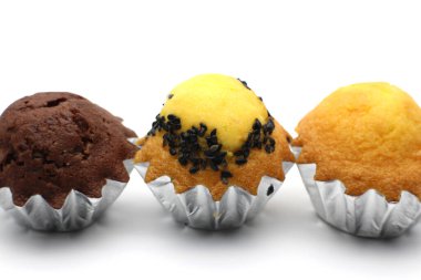 Madeleine pastasını beyaz arkaplanda kapat