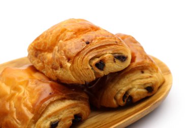 Fransız Tatlısı. Acı au chocolat, ayrıca çikolatalı kruvasan olarak da bilinir.. 