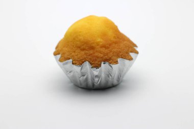 Keklerin beyaz arkaplanda yakın plan çekimleri