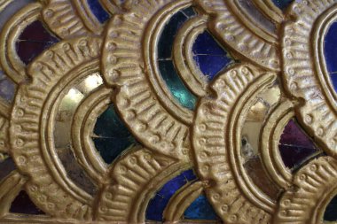 Tayland Tapınağı 'ndaki renkli sıva detaylarını kapat.