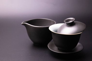 Siyah Çin Çay Fincanı Siyah Arkaplanda