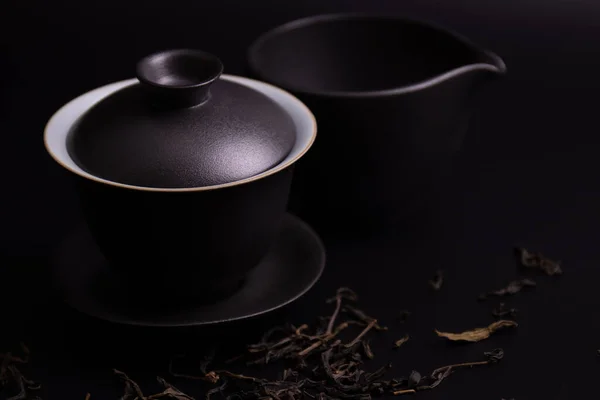 Siyah Çin Çay Fincanı Siyah Arkaplanda