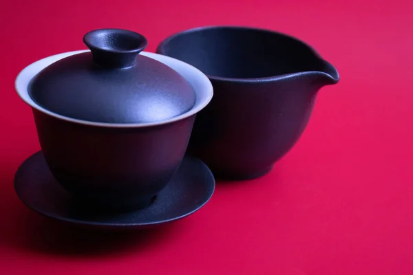 Tasse Thé Chinoise Noire Sur Fond Rouge — Photo