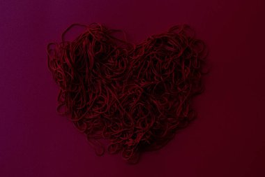 Sevgililer Günü konsepti, Kalp Şeklinde Karışık Kırmızı Kordon