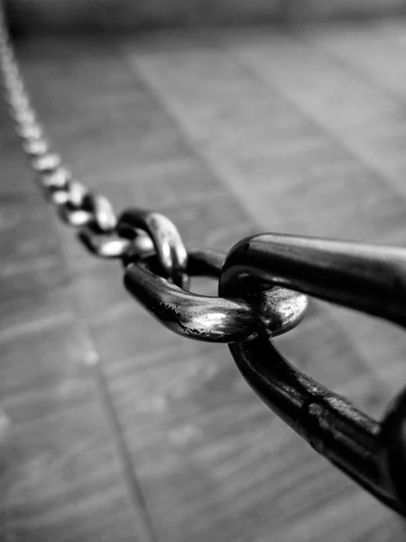 Chain in B&W shot — Stock Photo, Image