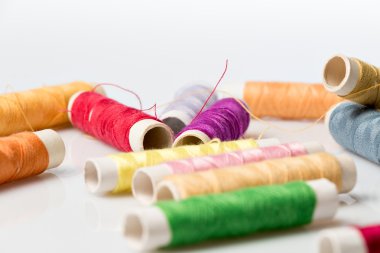 Birden çok rol iplik dikiş