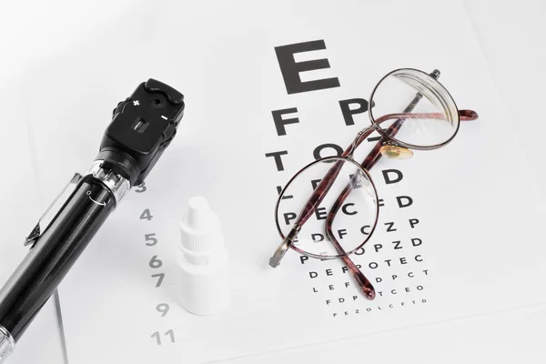 Ophthalmoscope, göz testi ve gözlük — Stok fotoğraf