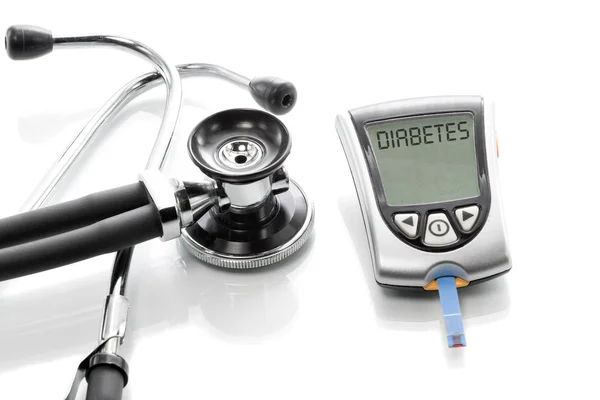 Kan şekeri düzeyini kontrol etmek için kan şekeri ölçüm cihazı