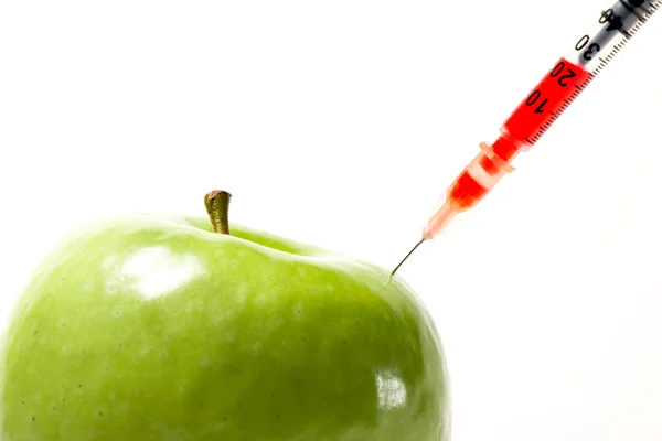 Green apple with syringe — Stock Photo, Image