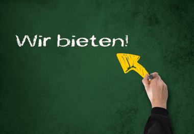 Adam bir duvara sunduğumuz yazma