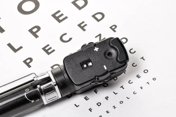 Ophthalmoscope üzerinde bir vison testtir — Stok fotoğraf