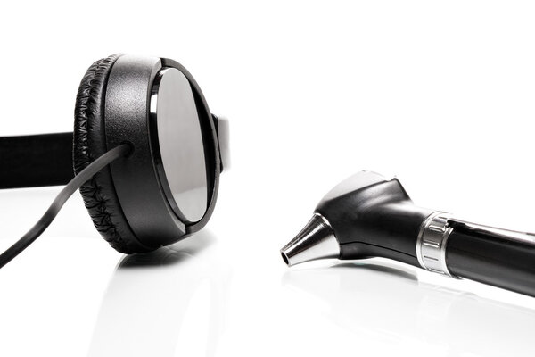 Наушники и отоскоп
