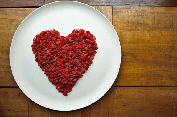 Goji meyveleri yapılan kalp