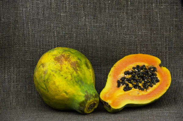 Bir buçuk papaya