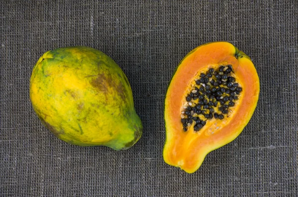 Bir buçuk papaya