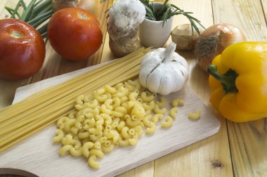 Spagetti yemek tarifleri sebze madde tablosundaki