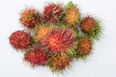 Rambutan meyve tropikal doğal kırmızı tüylü kavramı