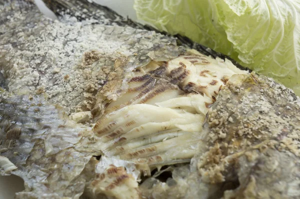 Peixe alimento grelhar carne sal chacoal farinha conceito — Fotografia de Stock