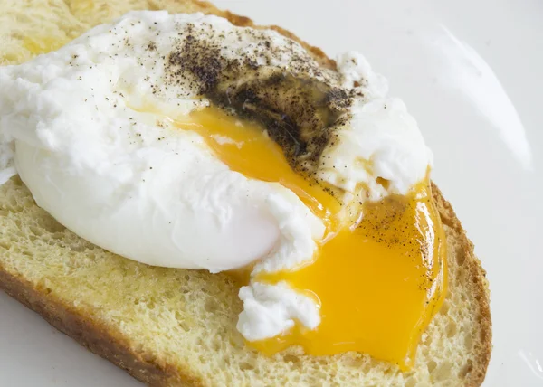Oeuf benedict toast english breakfast plate concept — Photo