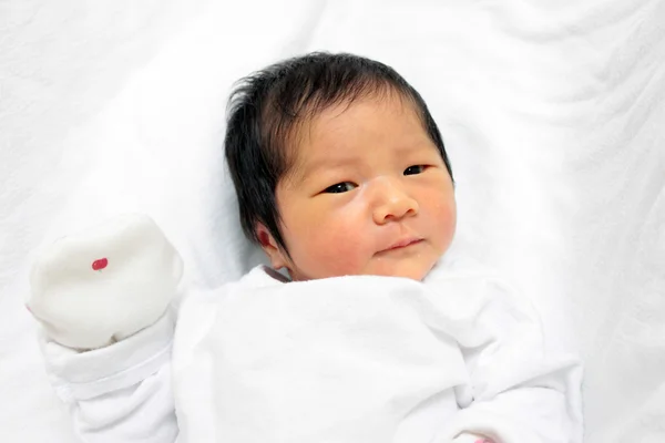 Nowonarodzone dziecko azjatyckie dziewczynka młodość młody ładny koncepcja — Zdjęcie stockowe