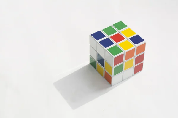 Rubik puzzle cube cervello hobby giochi concetto editoriale — Foto Stock