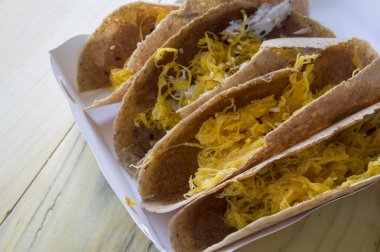 beyaz kağıt tepsisi kavramı Tay çölde snack