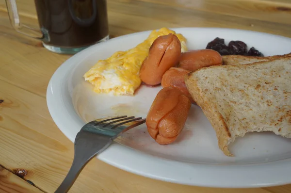 Petit déjeuner sur assiette — Photo