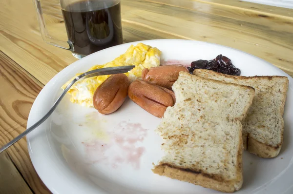 Frühstück auf dem Teller — Stockfoto