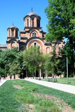 St. Mark Kilisesi Belgrad'Tasmajdan Park'tan görünümünü
