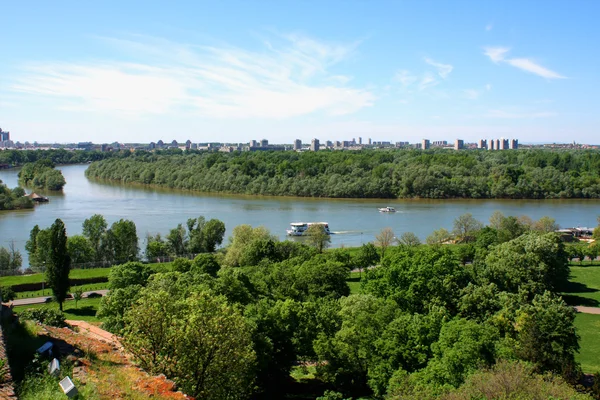 Zusammenfluss der Sava in Belgrad mit schöner Aussicht — Stockfoto